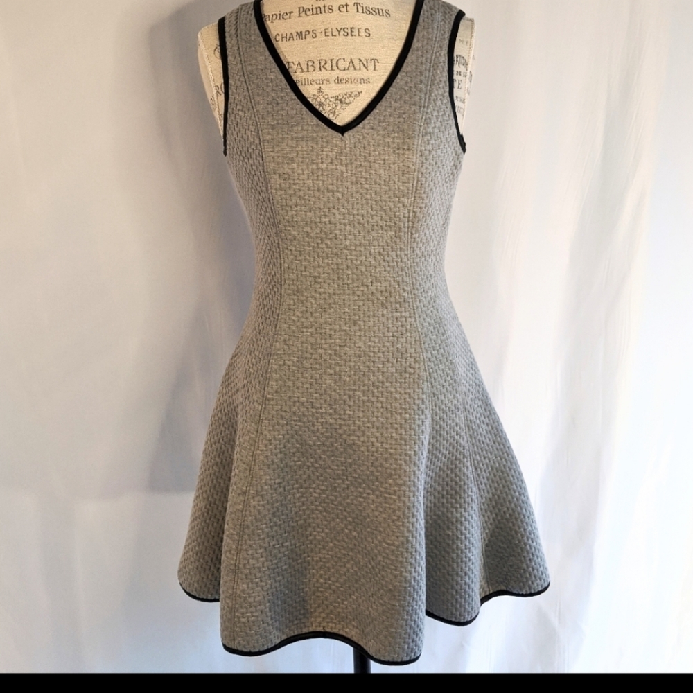 Romeo + Juliet Couture Textured Sleeveless Dress